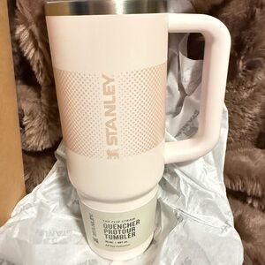 Stanley Blush Quencher Tumbler with Handle